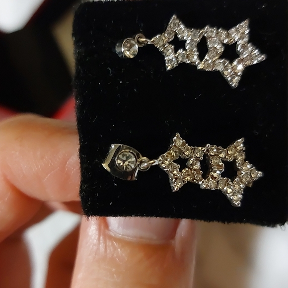 Beautiful star shaped crystal drop earrings - Picture 4 of 4